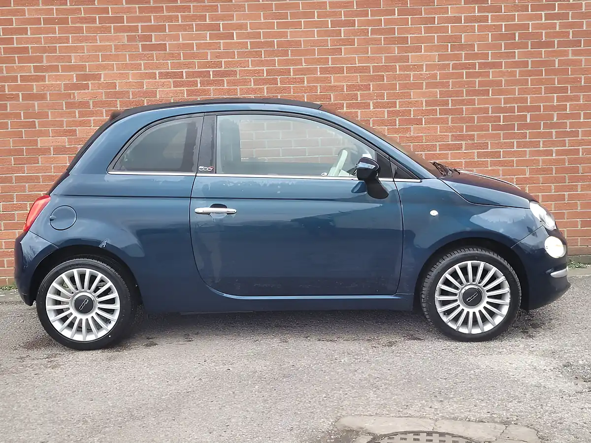 Used 2017 Fiat 500C Lounge Blue - Interior and Exterior details 7