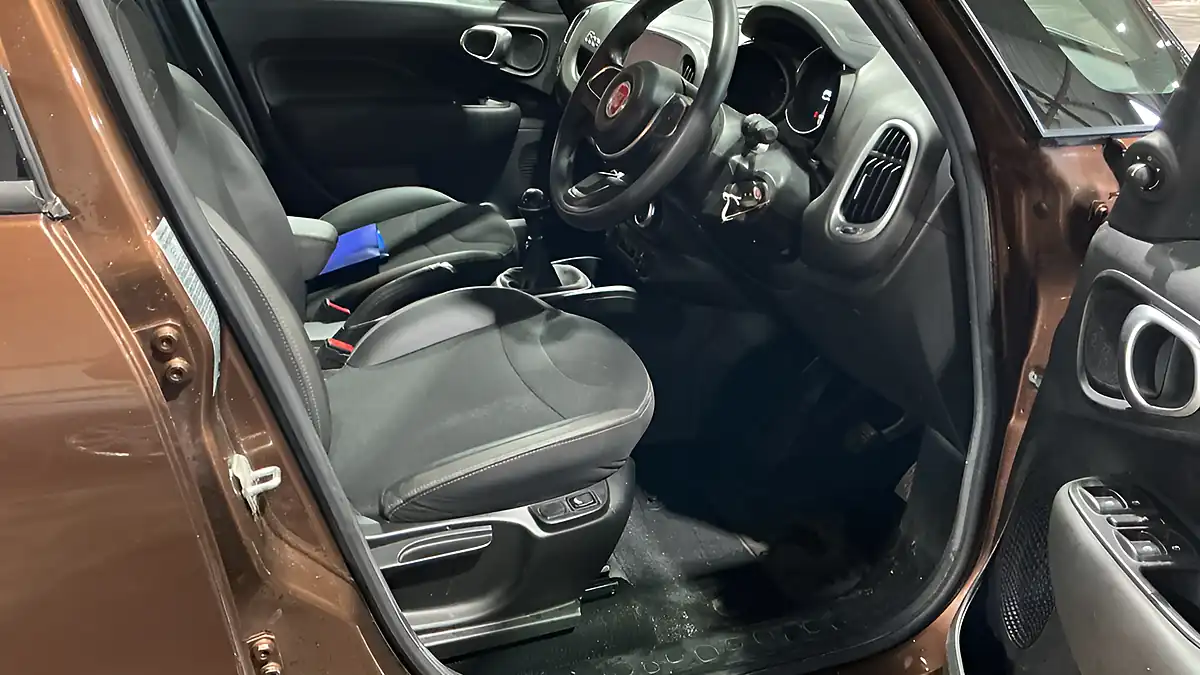 Used 2017 Fiat 500L Cross Series 5 Bronze - Interior and Exterior details 17