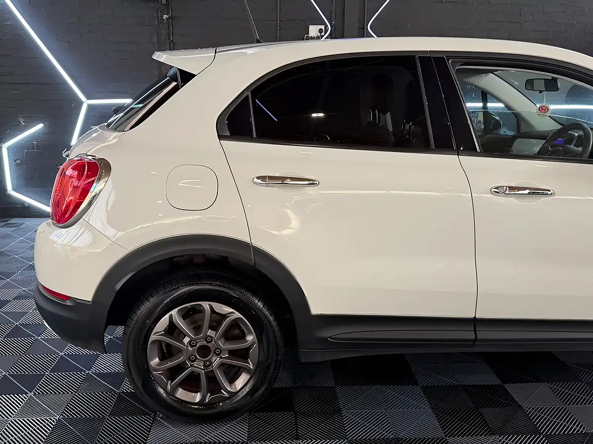 Used 2017 Fiat 500X Pop White - Interior and Exterior details 16