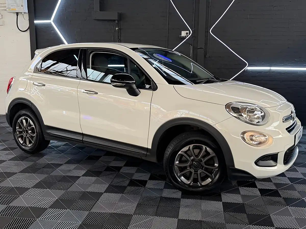 Used 2017 Fiat 500X Pop White - Interior and Exterior details 18