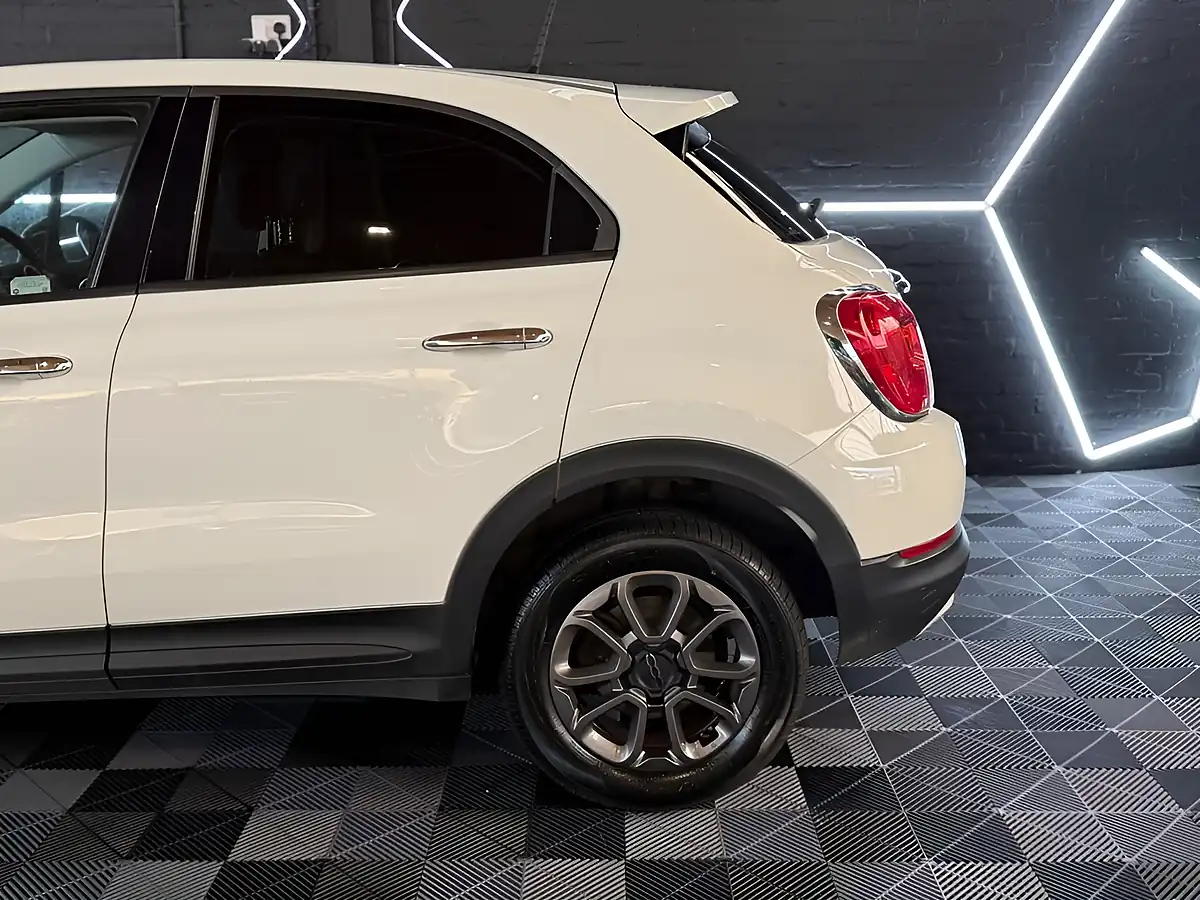 Used 2017 Fiat 500X Pop White - Interior and Exterior details 6
