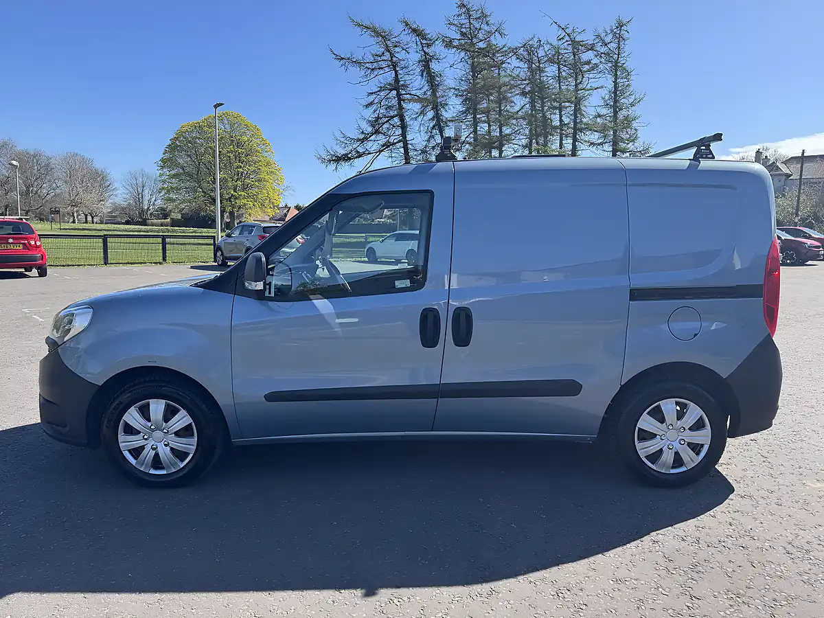 Used 2017 Fiat Doblo Cargo L1 H1 Blue - Interior and Exterior details 4