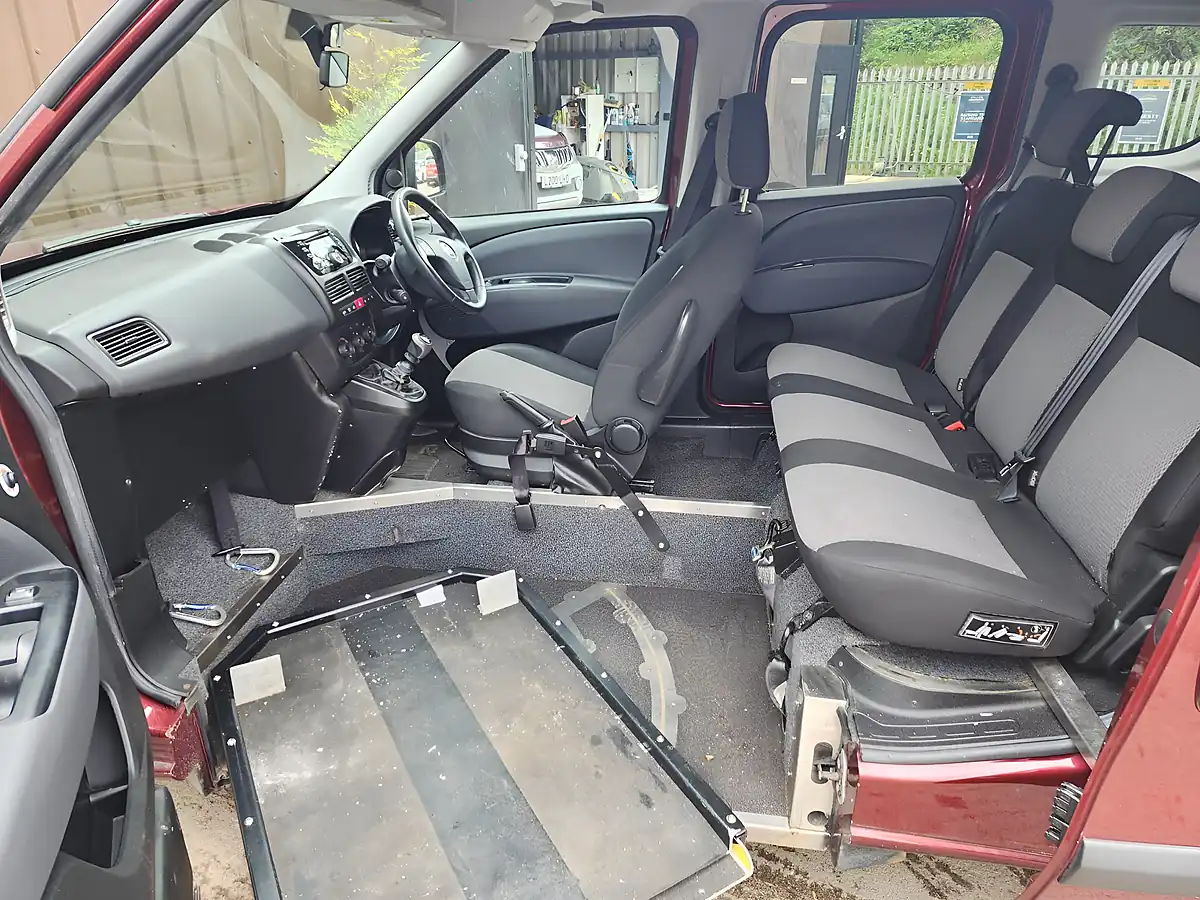 Used 2017 Fiat Doblo Lounge Red - Interior and Exterior details 8