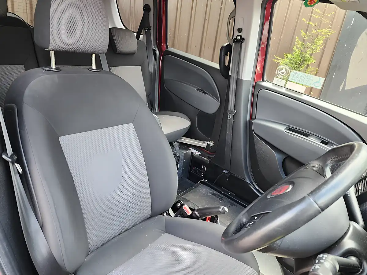 Used 2017 Fiat Doblo Lounge Red - Interior and Exterior details 9