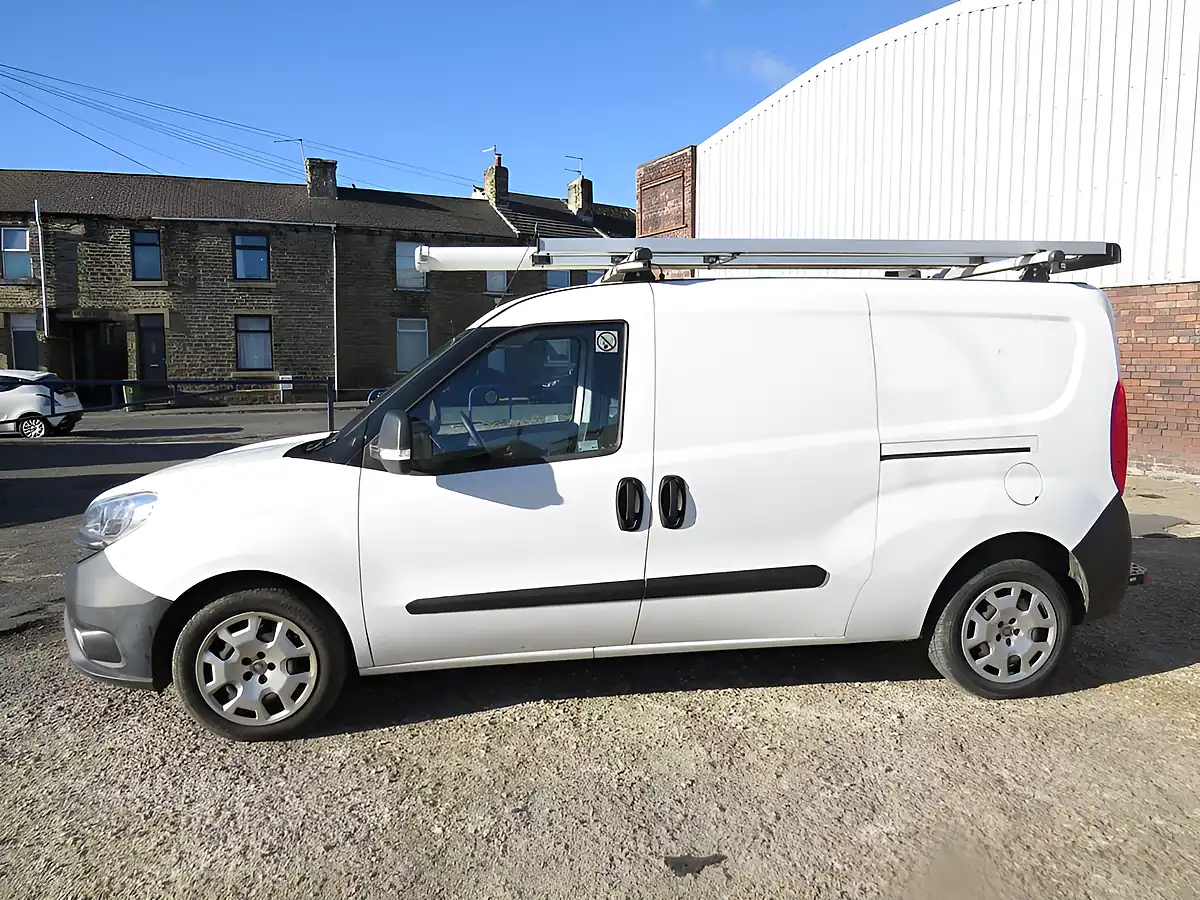 Used 2017 Fiat Doblo Maxi Panel Van White - Interior and Exterior details 10