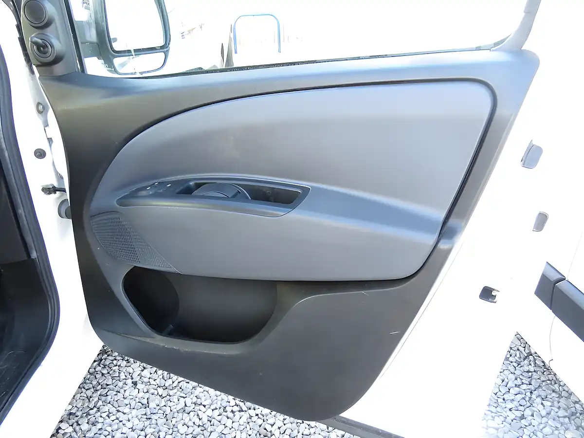 Used 2017 Fiat Doblo Maxi Panel Van White - Interior and Exterior details 15