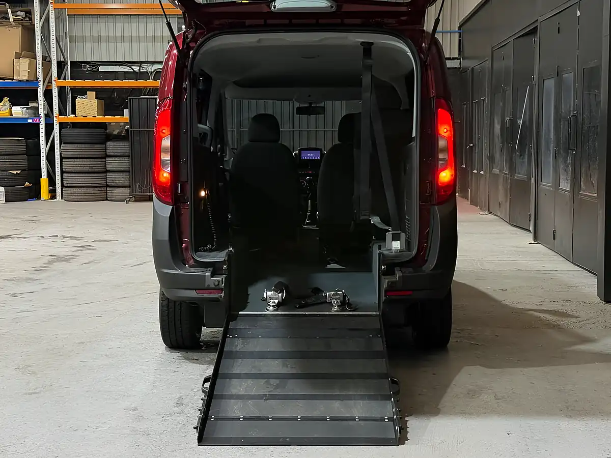 Used 2017 Fiat Doblo Pop Red - Interior and Exterior details 10