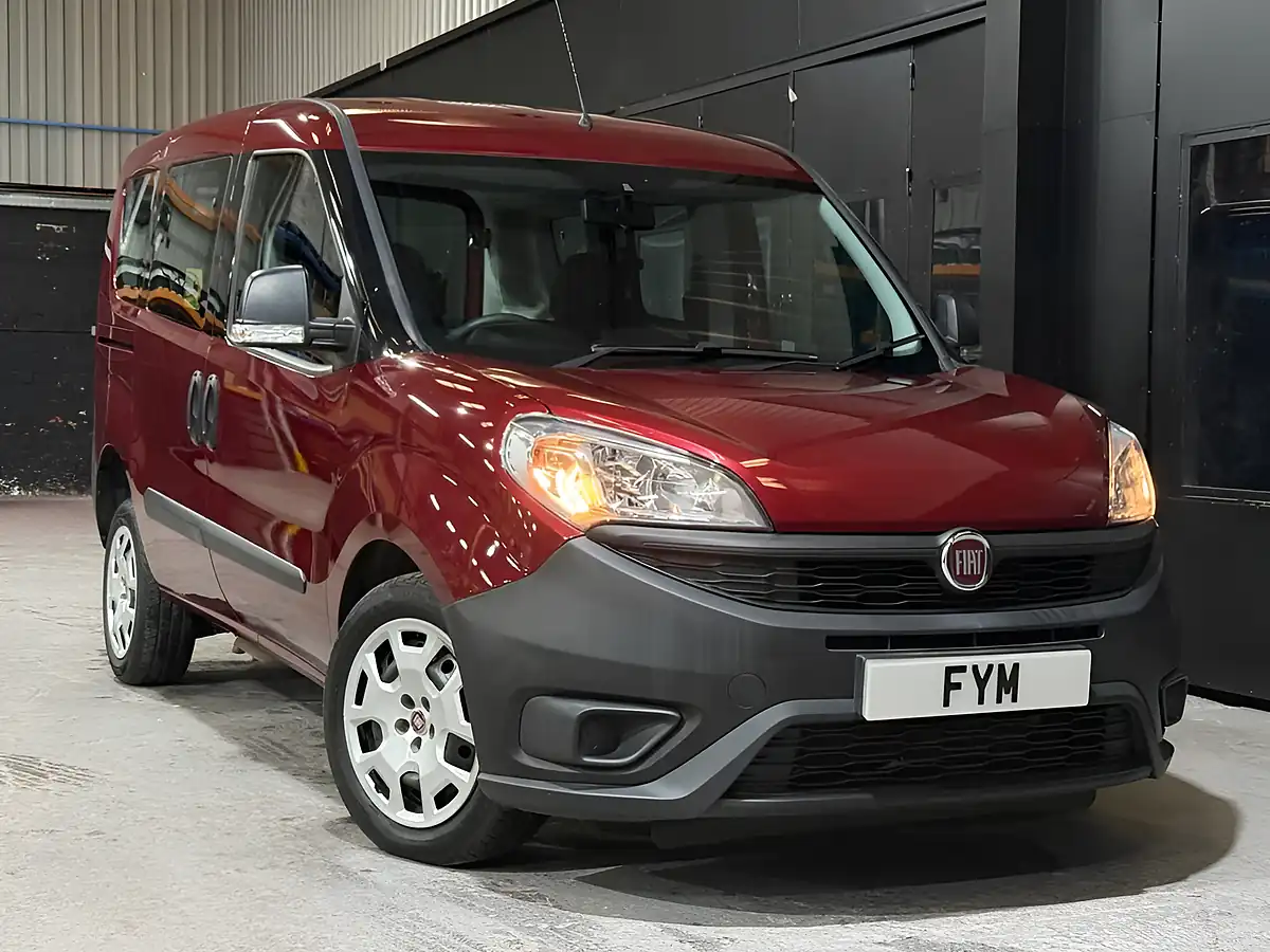 Used 2017 Fiat Doblo Pop Red - Interior and Exterior details 3