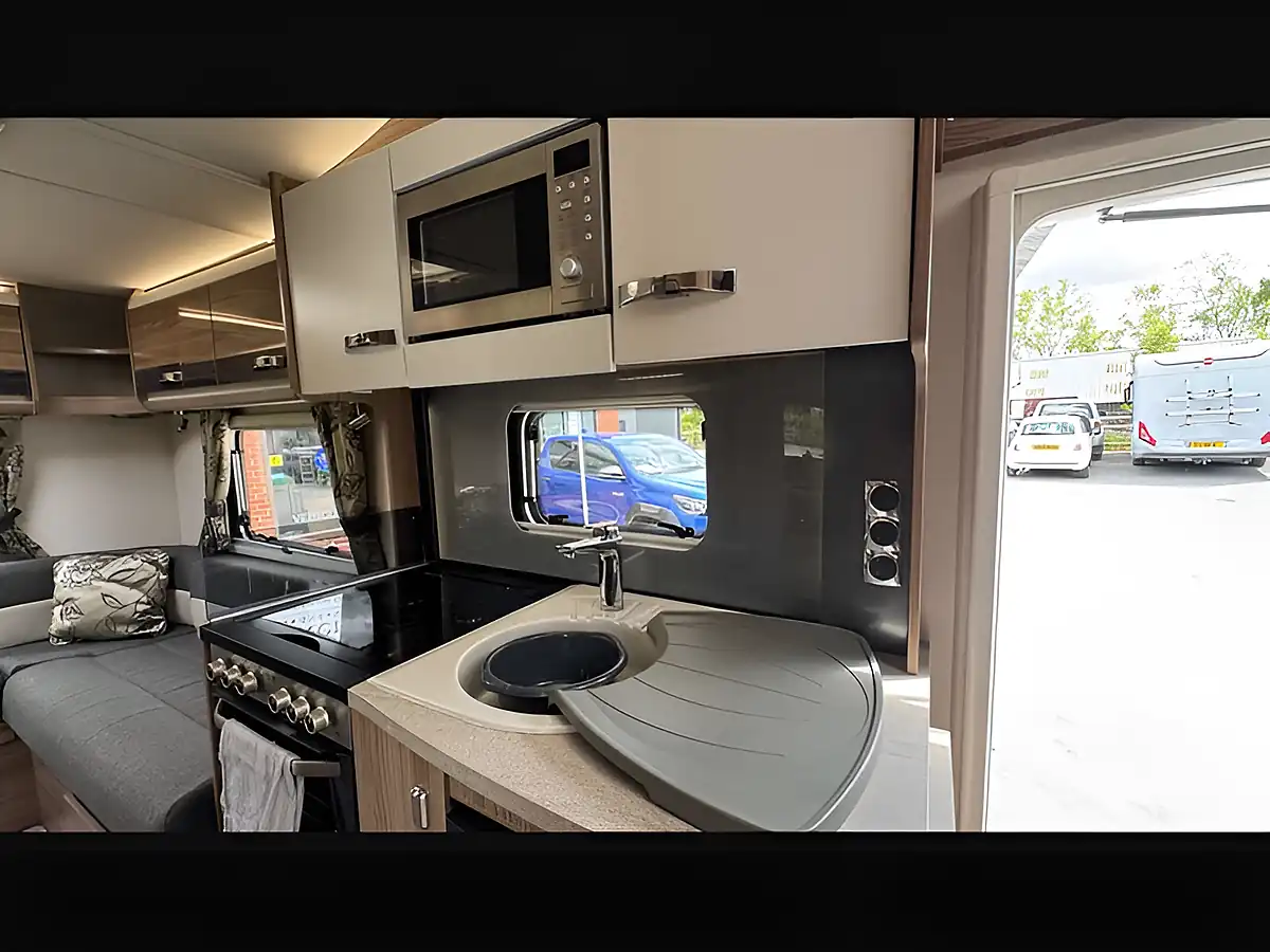 Used 2017 Fiat Ducato Bessacarr 462 White - Interior and Exterior details 15