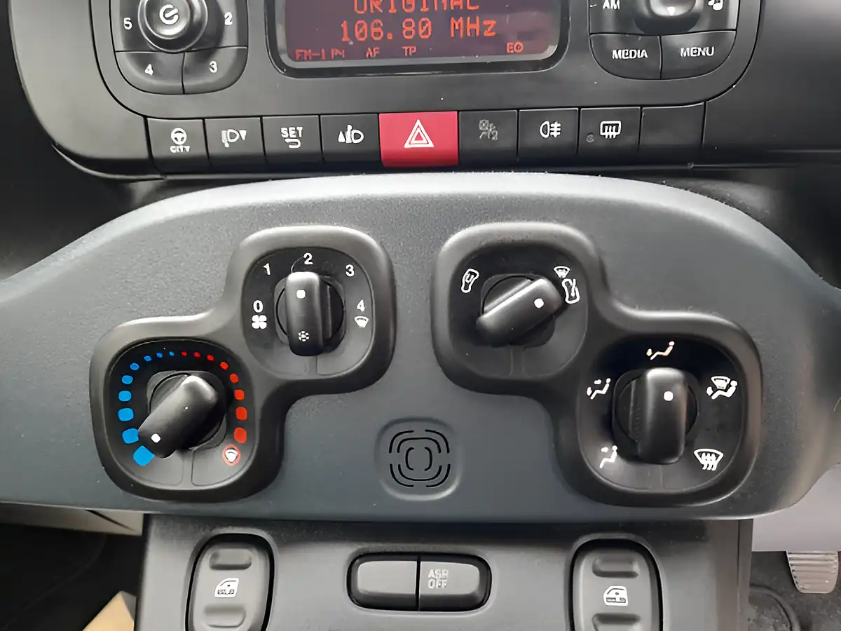 Used 2017 Fiat Panda Easy White - Interior and Exterior details 18
