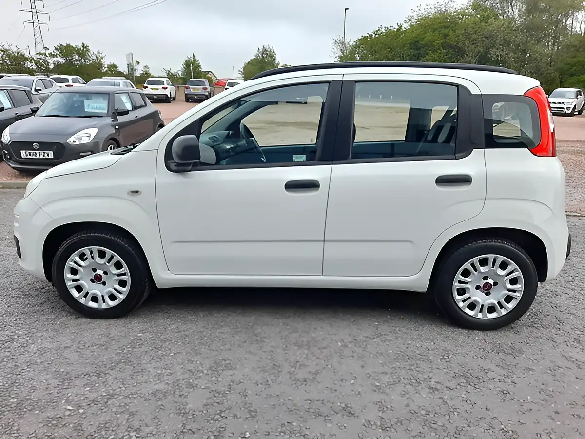 Used 2017 Fiat Panda Easy White - Interior and Exterior details 4