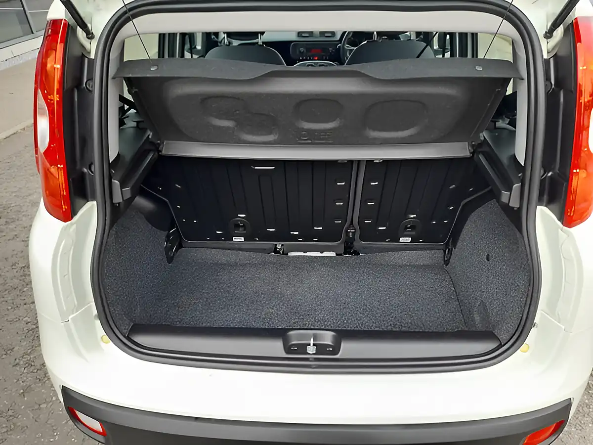 Used 2017 Fiat Panda Easy White - Interior and Exterior details 7