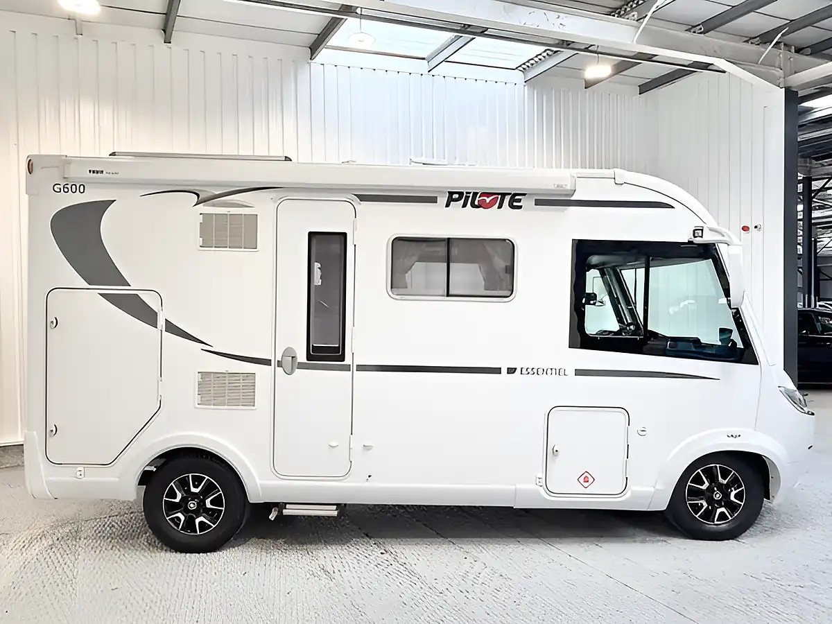 Used 2017 Fiat Pilote Essentiel G600L White - Interior and Exterior details 3