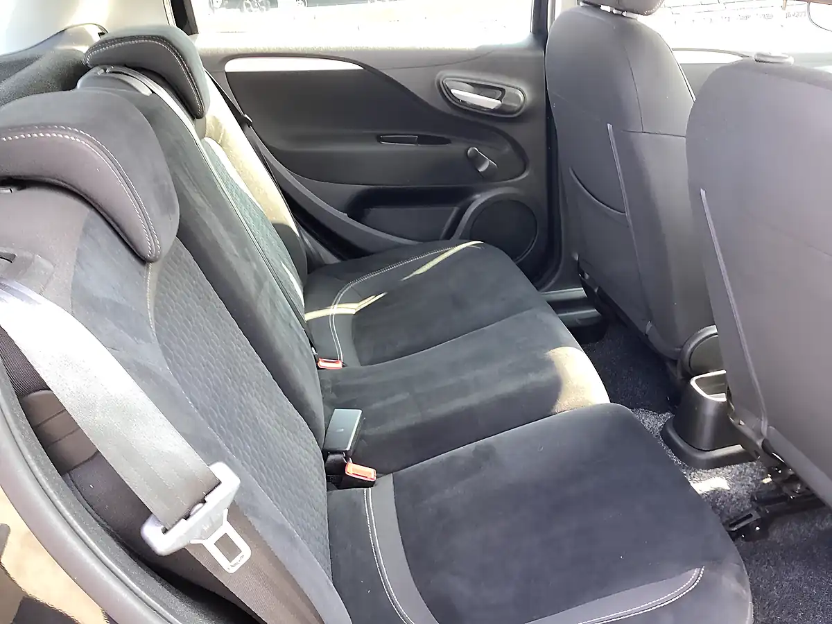 Used 2017 Fiat Punto Easy + Crossover Black - Interior and Exterior details 10