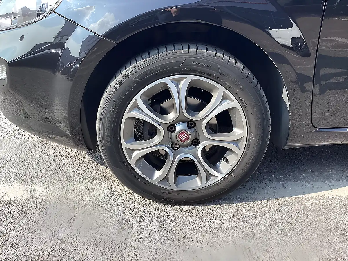 Used 2017 Fiat Punto Easy + Crossover Black - Interior and Exterior details 15