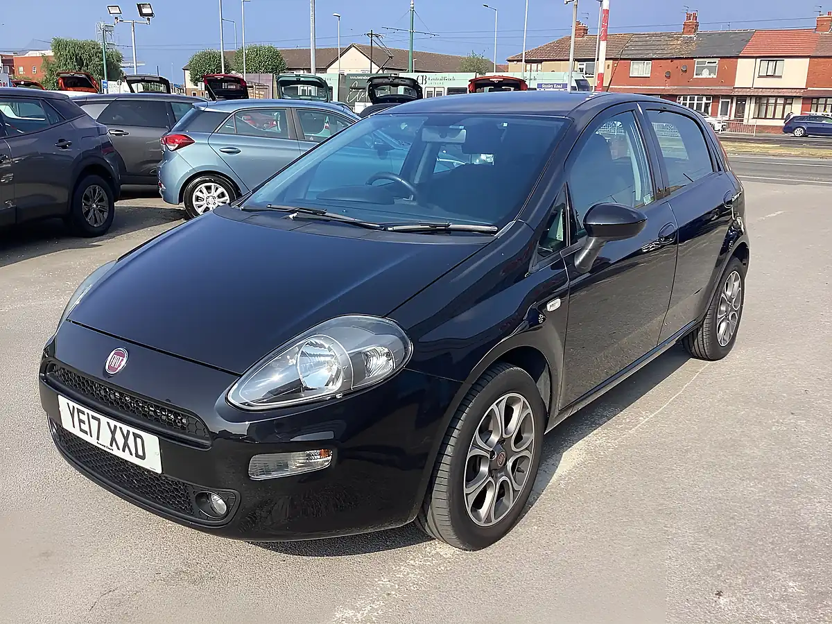 Used 2017 Fiat Punto Easy + Crossover Black - Interior and Exterior details 5