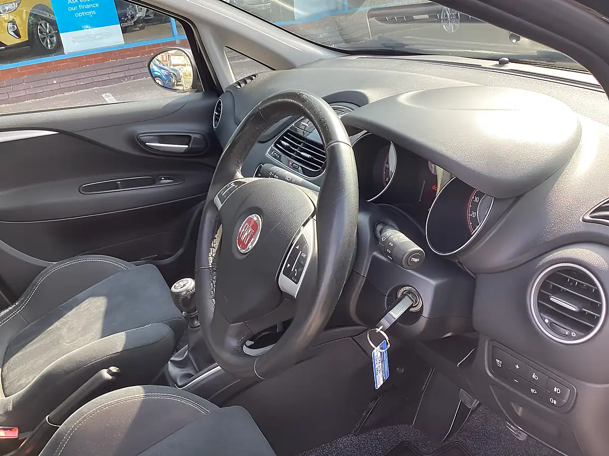 Used 2017 Fiat Punto Easy + Crossover Black - Interior and Exterior details 6