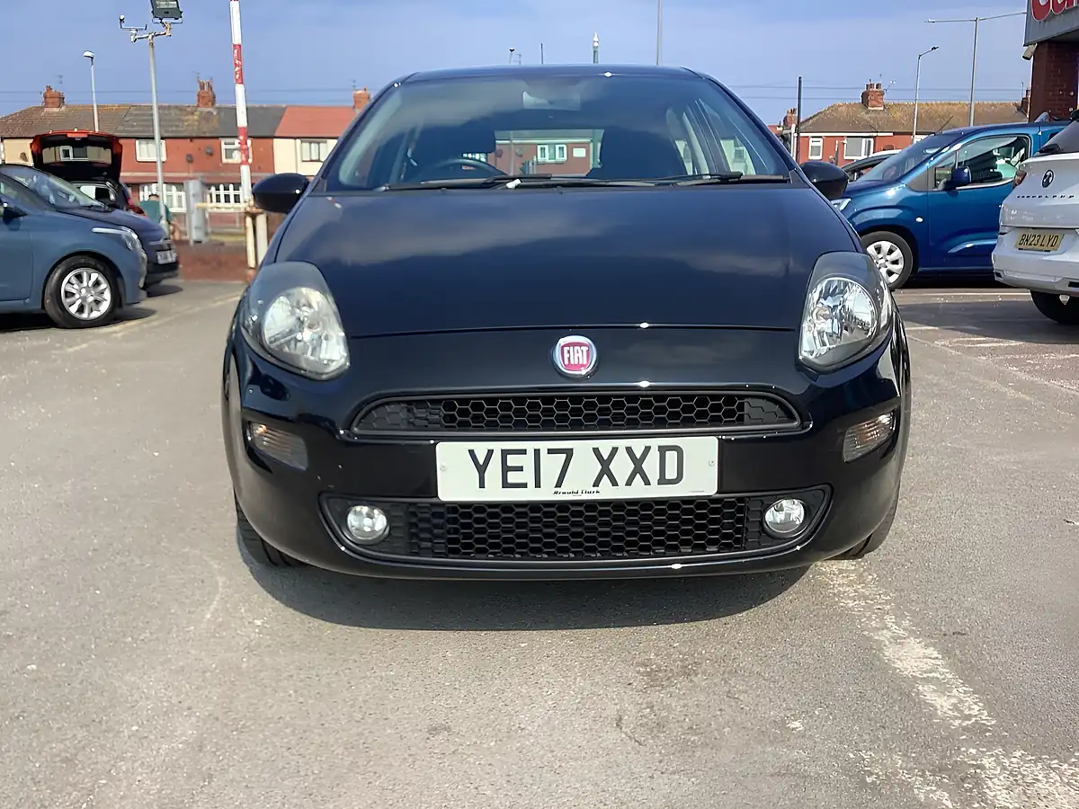 Used 2017 Fiat Punto Easy + Crossover Black - Interior and Exterior details 7