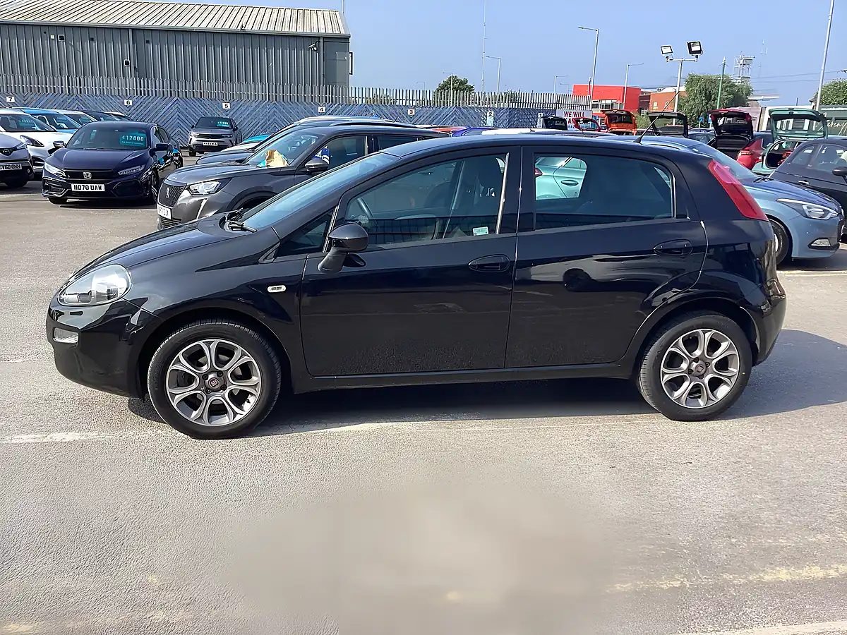 Used 2017 Fiat Punto Easy + Crossover Black - Interior and Exterior details 9