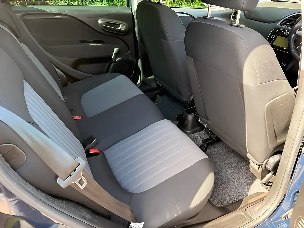 Used 2017 Fiat Punto Easy Plus Blue - Interior and Exterior details 15