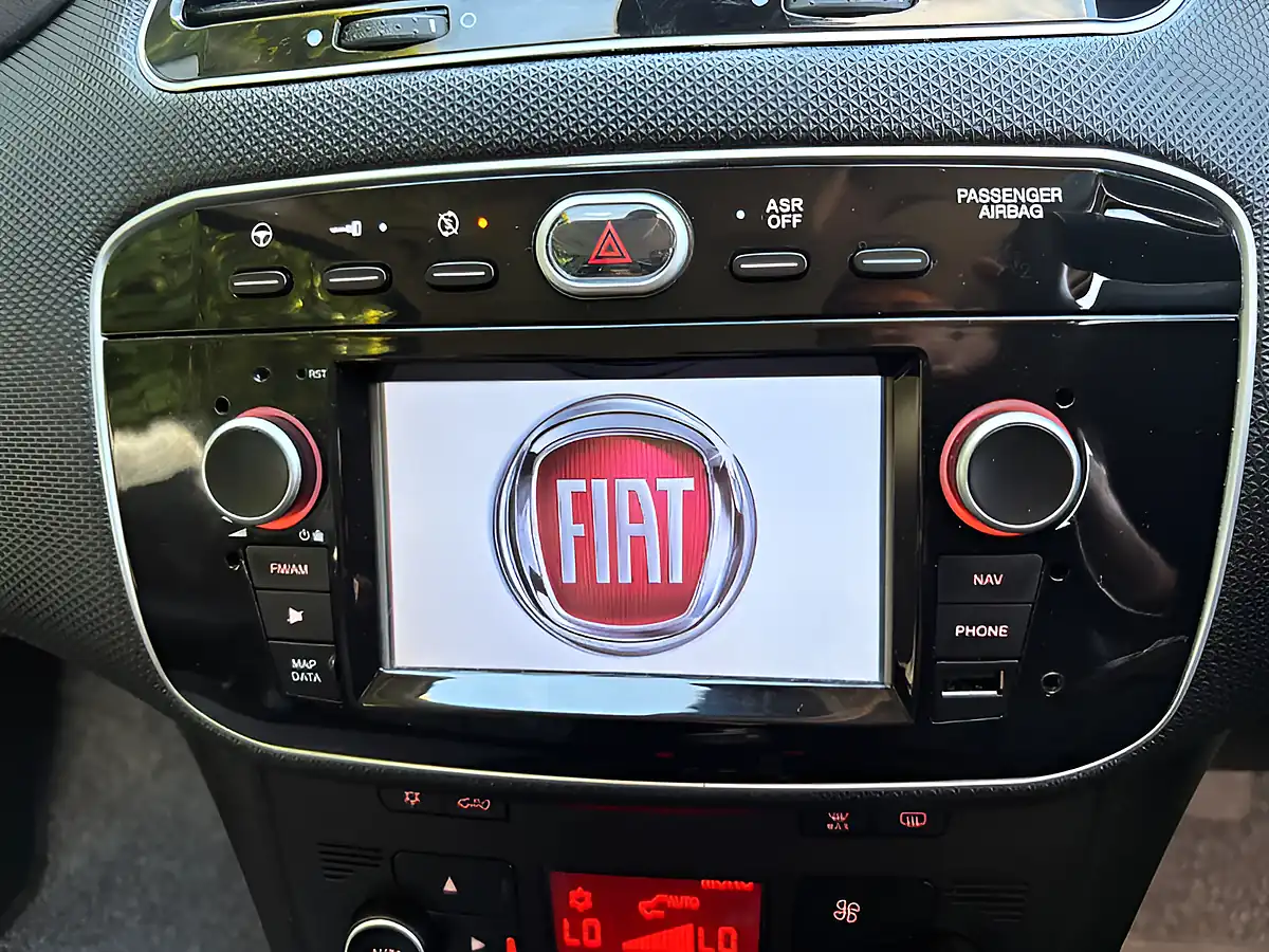 Used 2017 Fiat Punto Easy Plus Blue - Interior and Exterior details 17