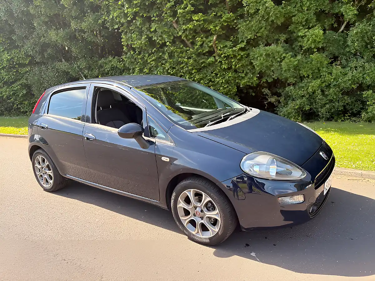 Used 2017 Fiat Punto Easy Plus Blue - Interior and Exterior details 5