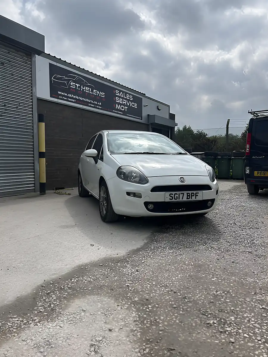 Used 2017 Fiat Punto Easy Plus White - Front View