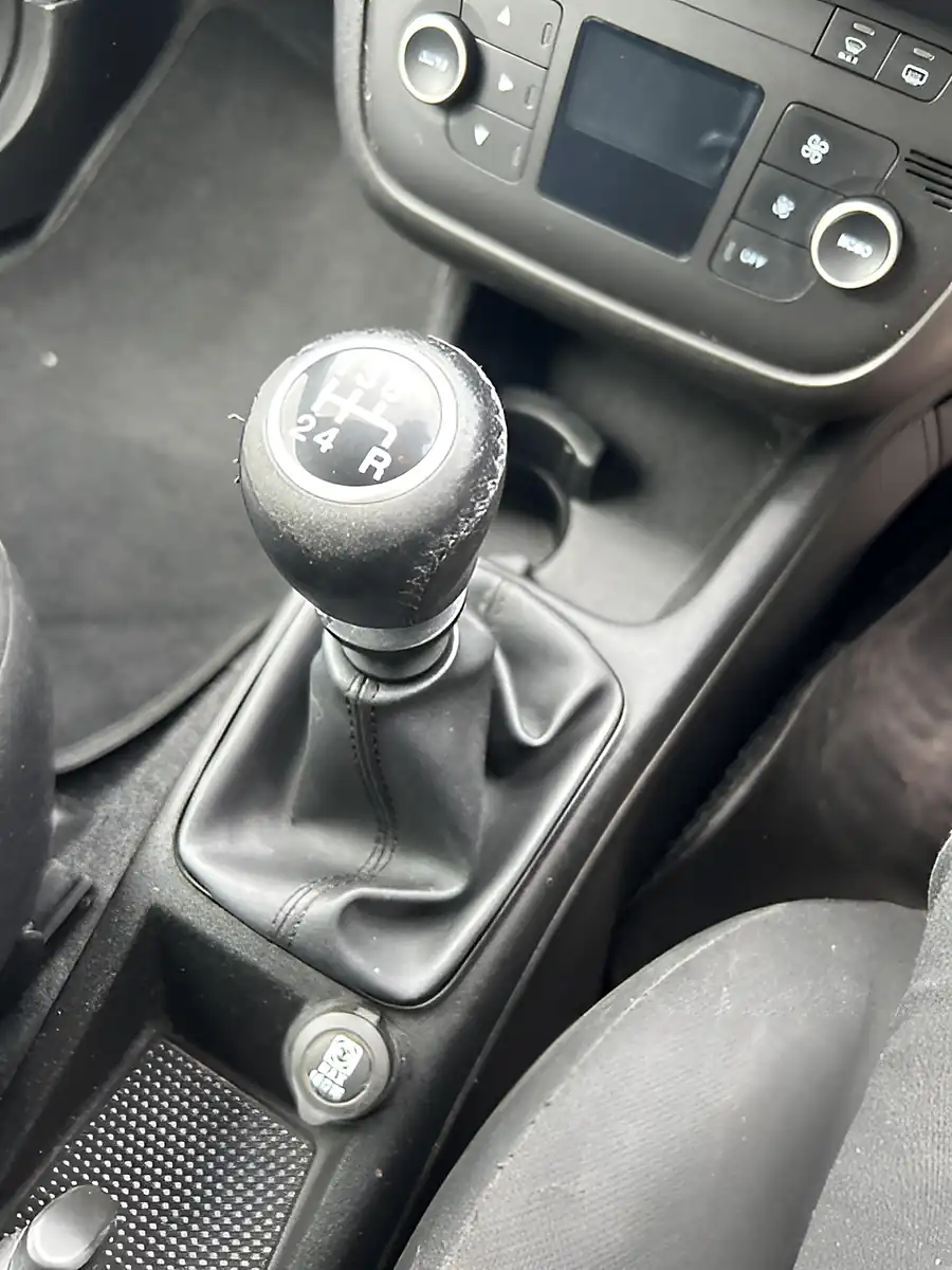 Used 2017 Fiat Punto Easy Plus White - Interior and Exterior details 11