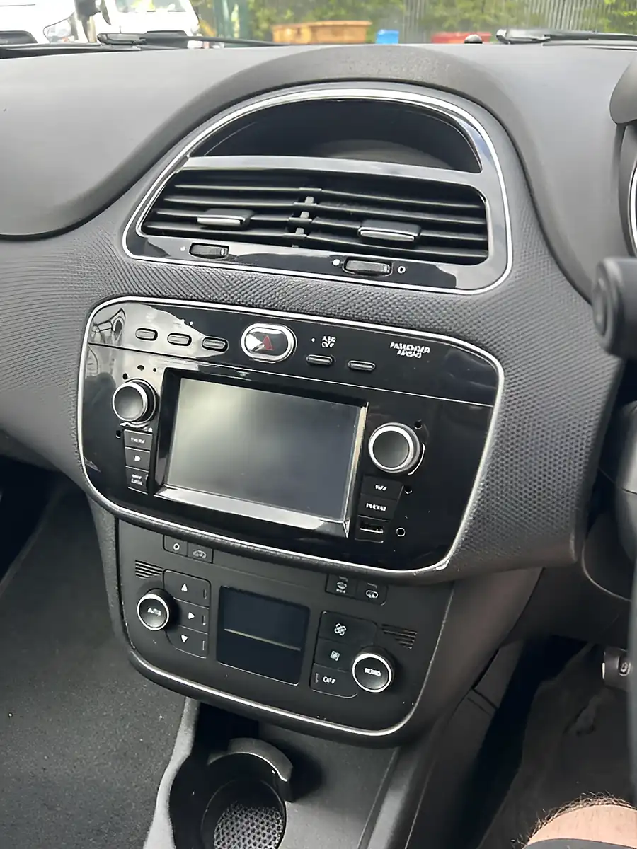 Used 2017 Fiat Punto Easy Plus White - Interior and Exterior details 12