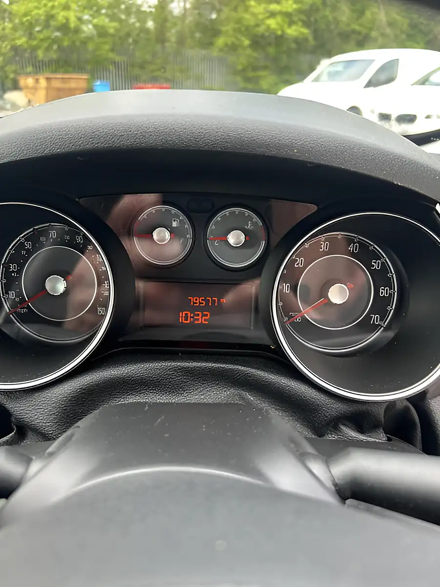 Used 2017 Fiat Punto Easy Plus White - Interior and Exterior details 13