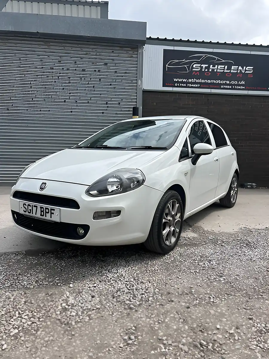 Used 2017 Fiat Punto Easy Plus White - Interior and Exterior details 3