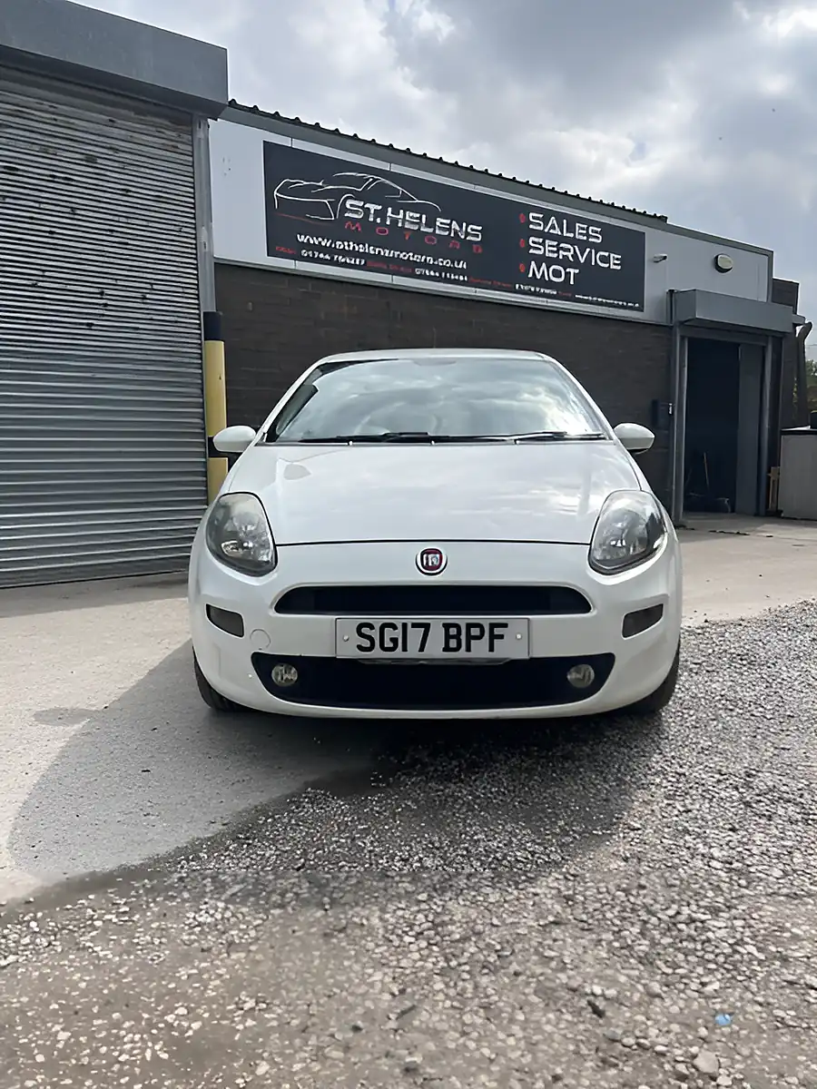 Used 2017 Fiat Punto Easy Plus White - Interior and Exterior details 4