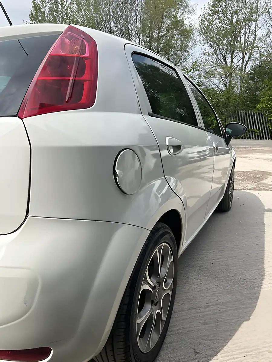 Used 2017 Fiat Punto Easy Plus White - Interior and Exterior details 6
