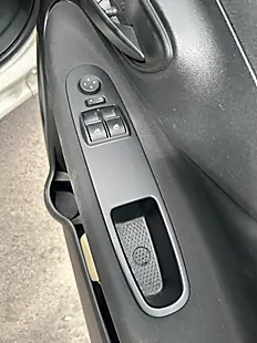 Used 2017 Fiat Punto Easy Plus White - Interior and Exterior details 9