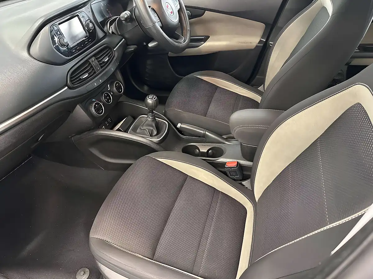 Used 2017 Fiat Tipo Lounge Elba Blue - Interior and Exterior details 8