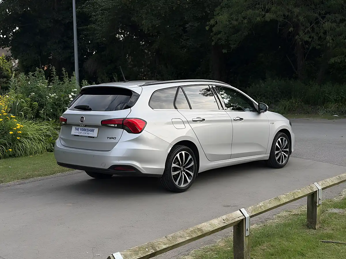 Used 2017 Fiat Tipo Lounge Grey - Interior and Exterior details 8