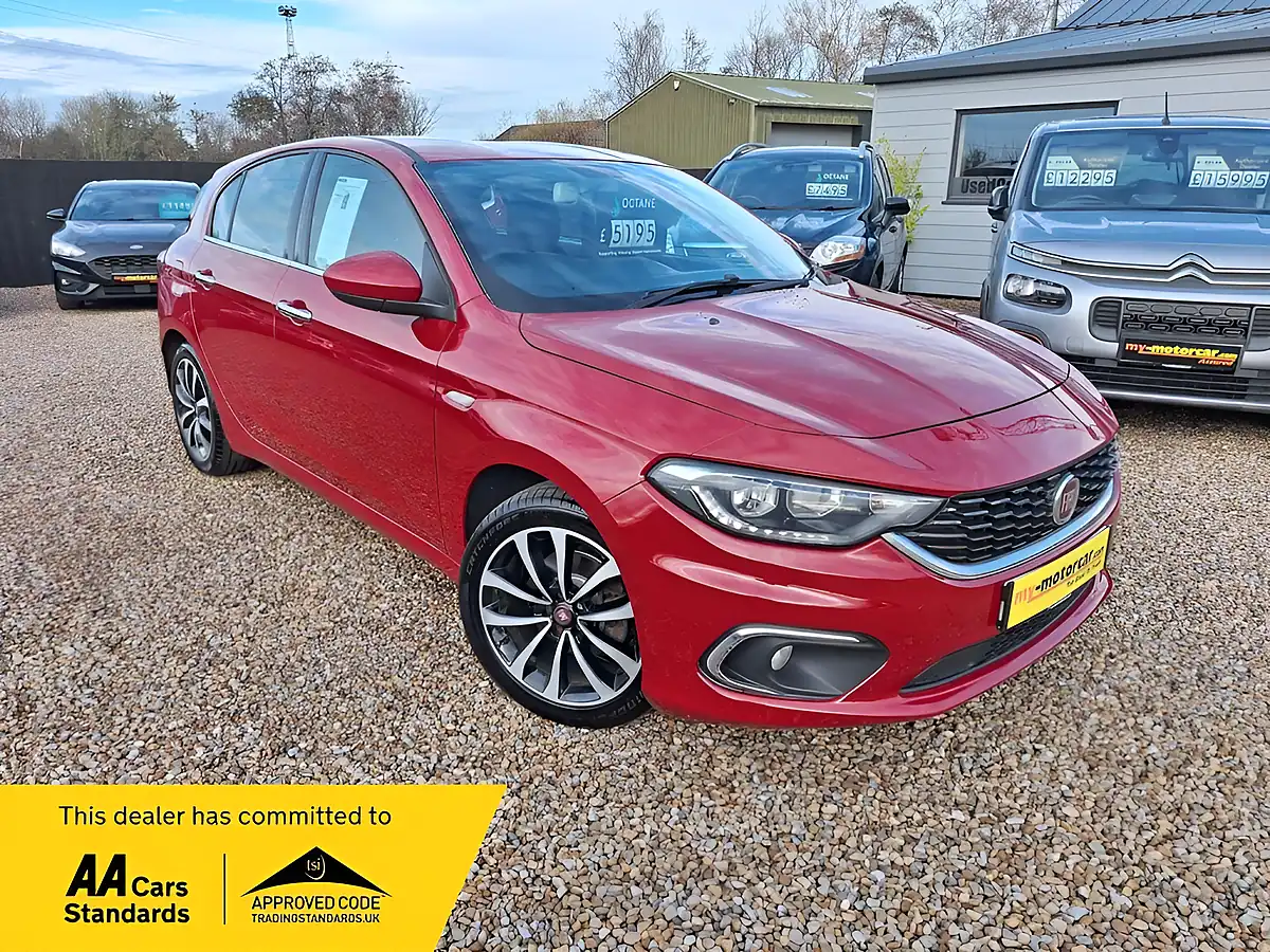 Used 2017 Fiat Tipo Lounge Red - Front View