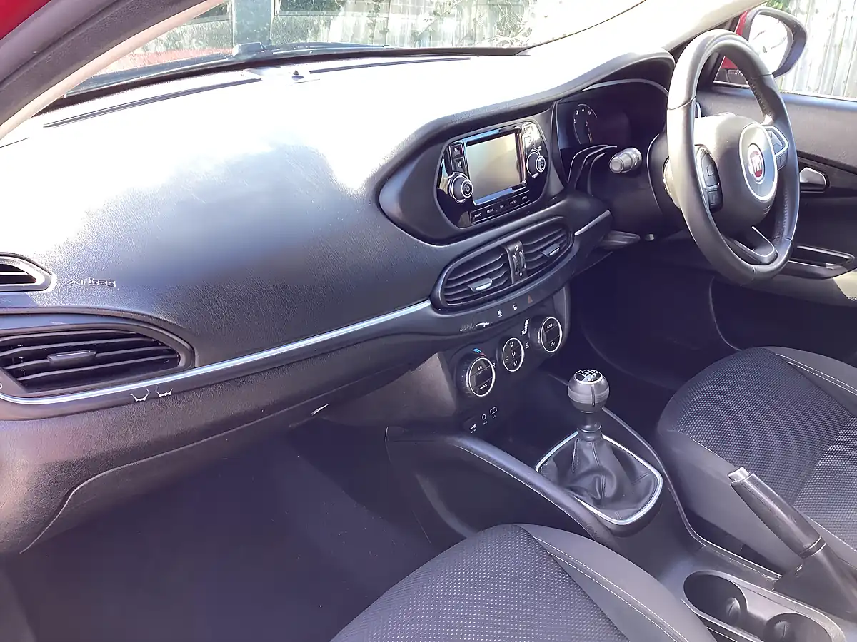 Used 2017 Fiat Tipo Lounge Red - Interior and Exterior details 3