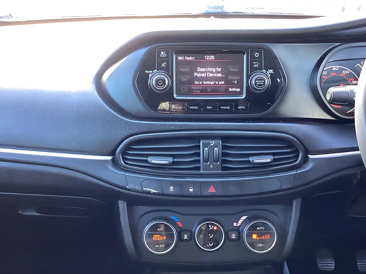 Used 2017 Fiat Tipo Lounge Red - Interior and Exterior details 6