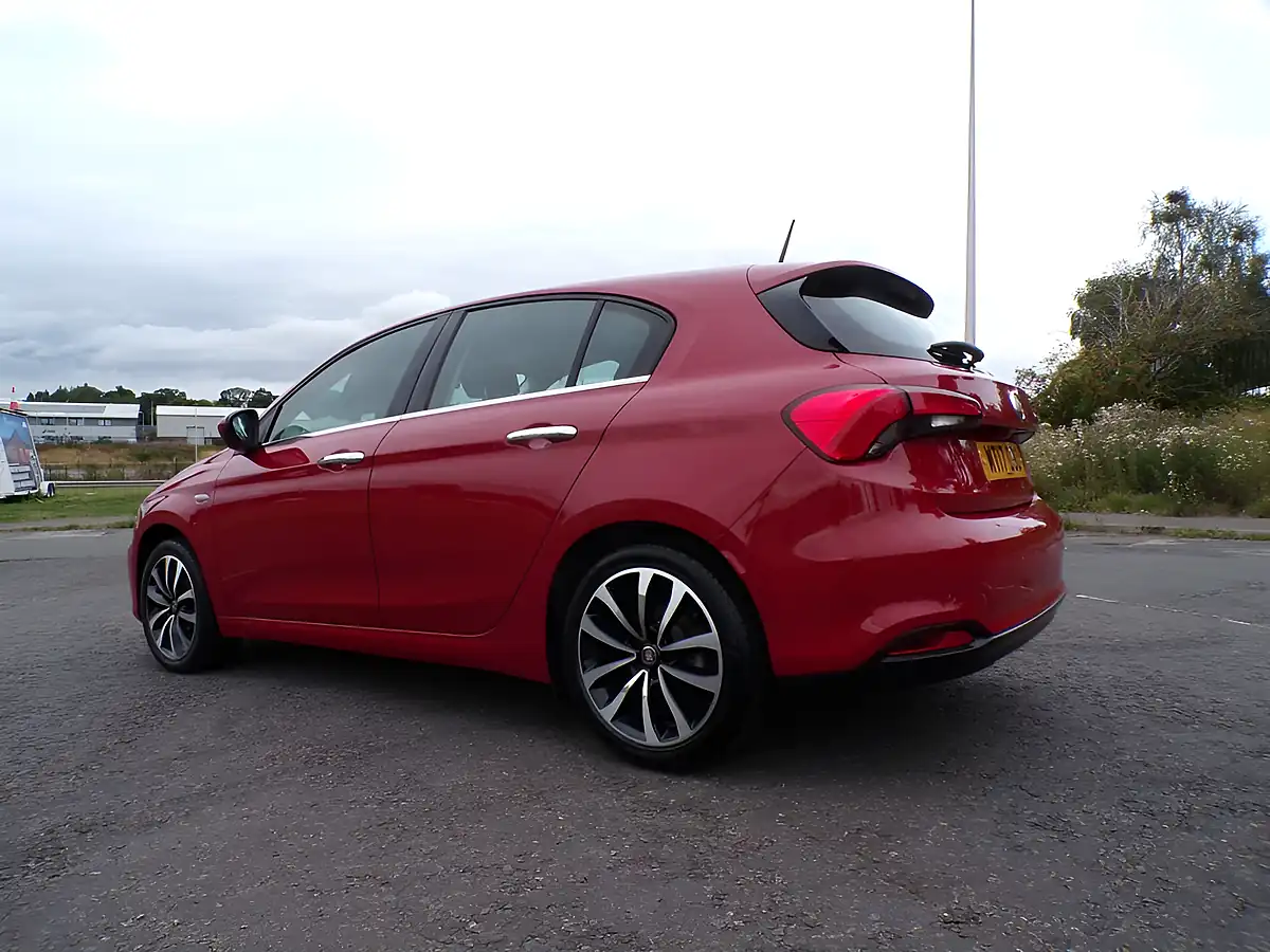 Used 2017 Fiat Tipo Lounge Red - Interior and Exterior details 10