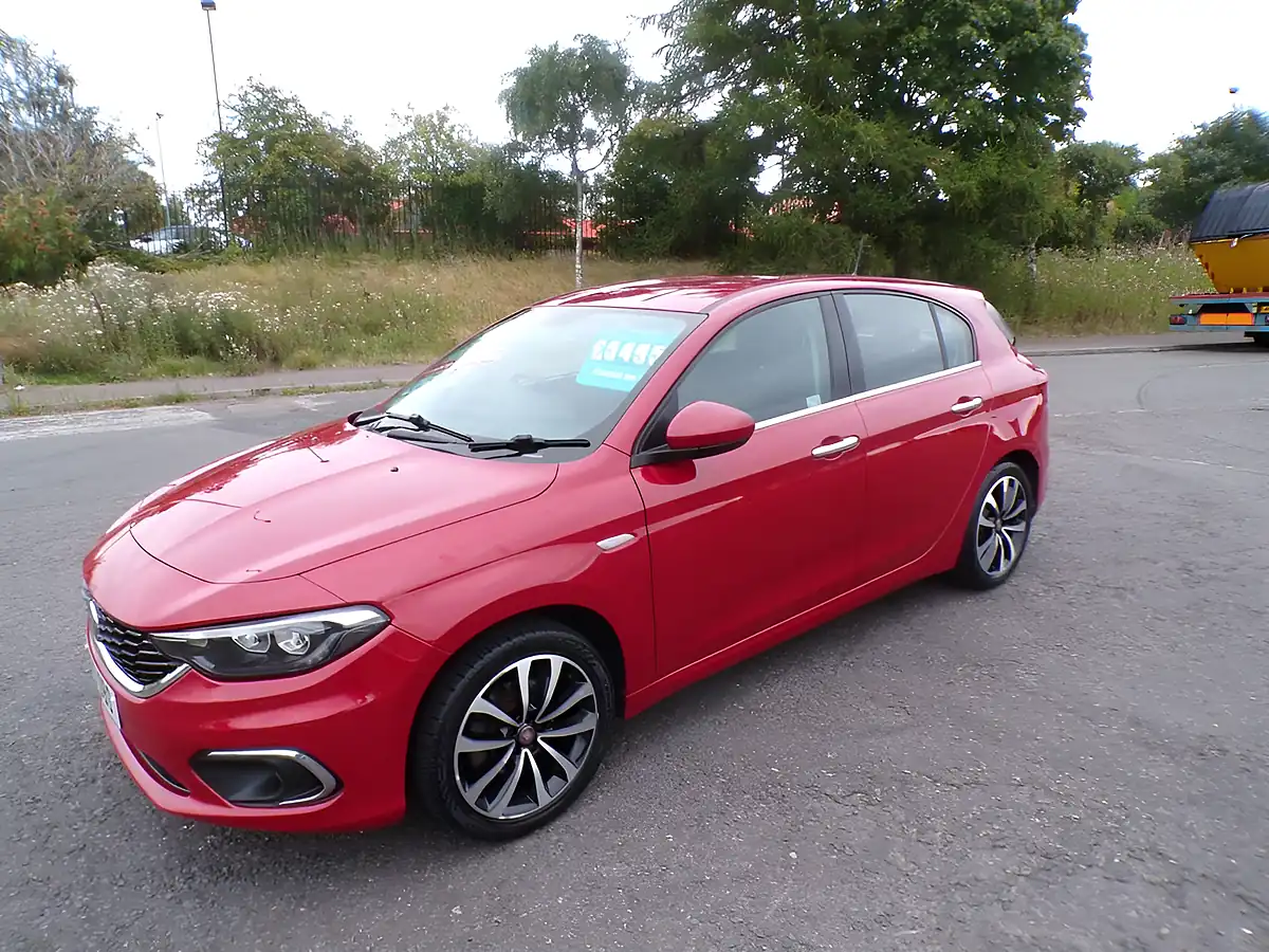 Used 2017 Fiat Tipo Lounge Red - Interior and Exterior details 12