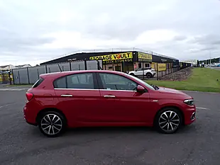 Used 2017 Fiat Tipo Lounge Red - Interior and Exterior details 5
