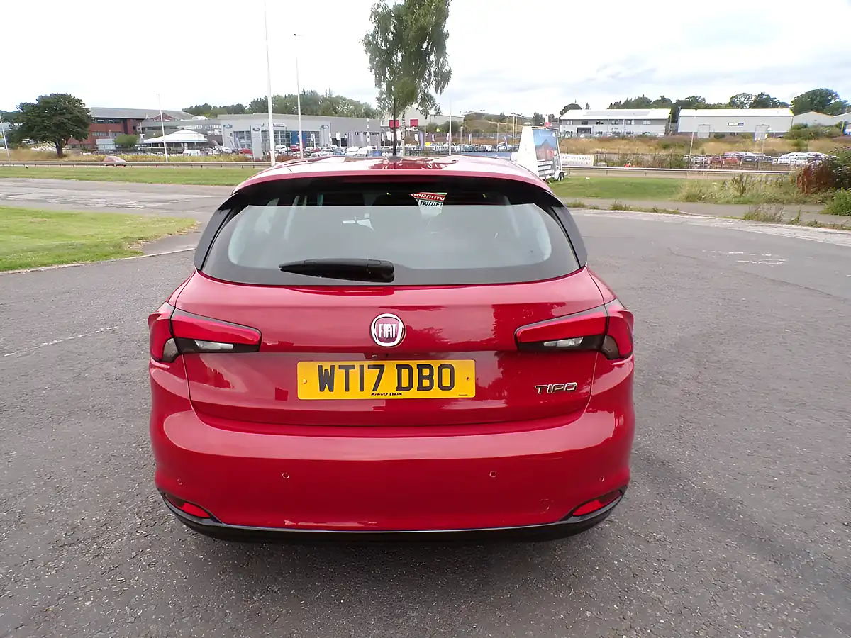 Used 2017 Fiat Tipo Lounge Red - Interior and Exterior details 8