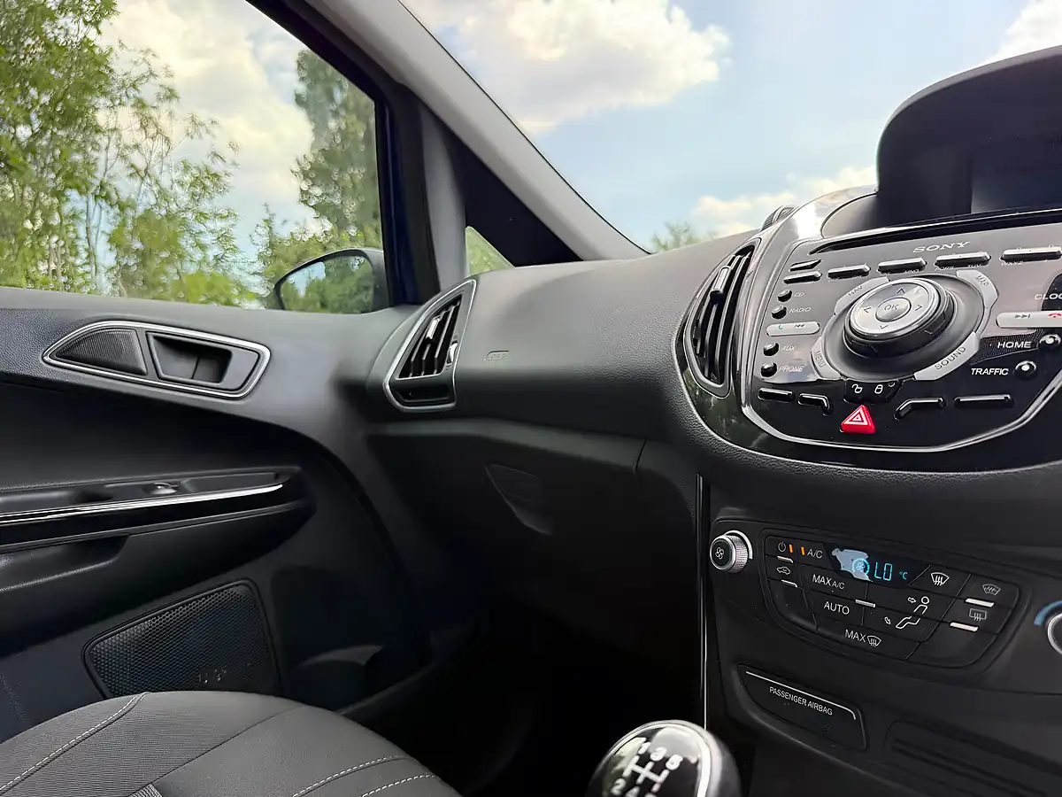 Used 2017 Ford B-Max Titanium Navigator Blue - Interior and Exterior details 10