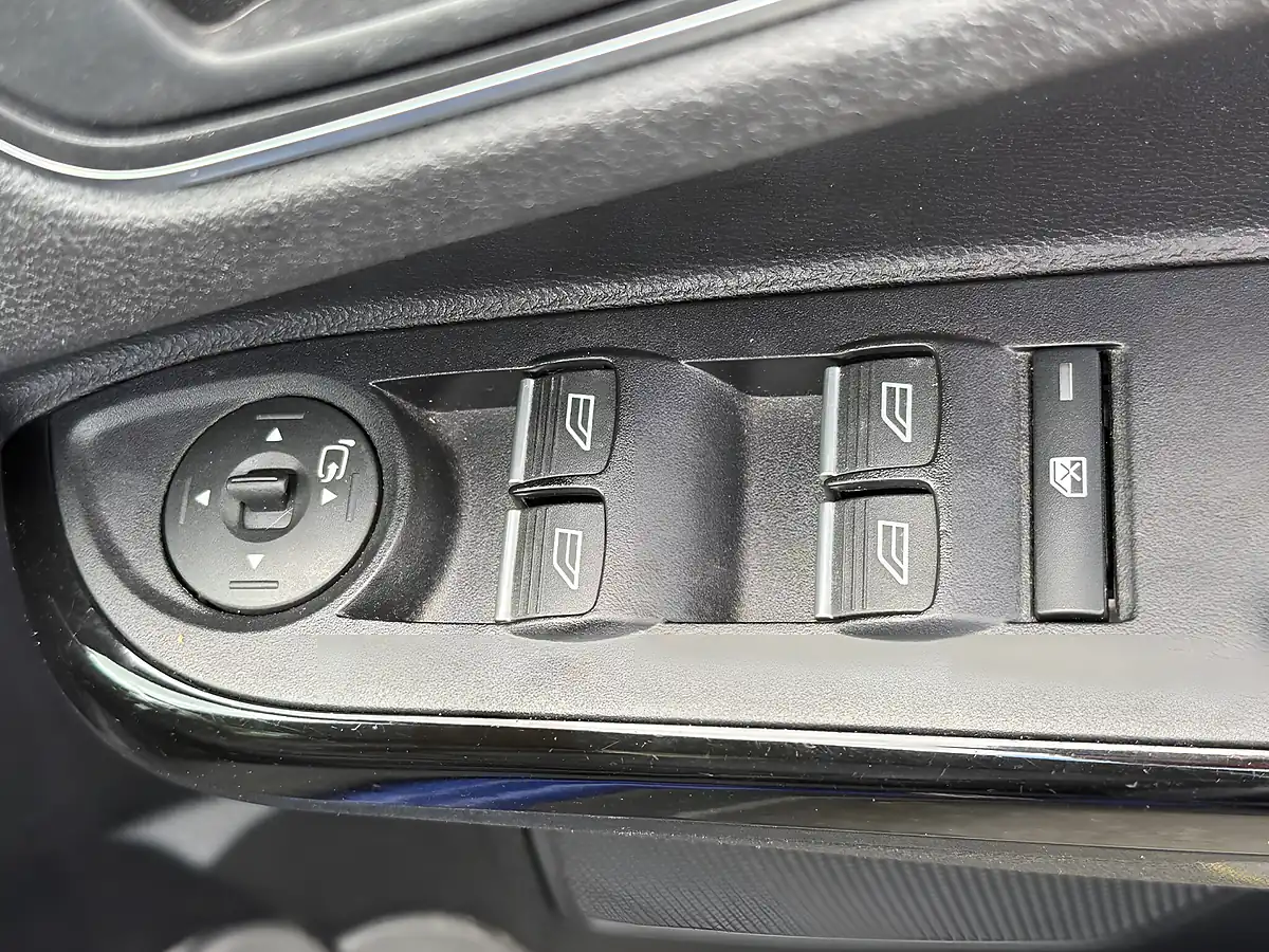 Used 2017 Ford B-Max Titanium Navigator Blue - Interior and Exterior details 13