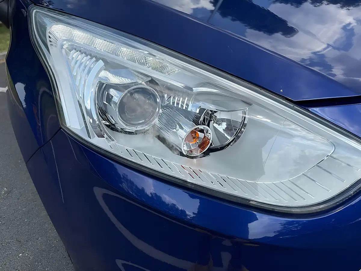 Used 2017 Ford B-Max Titanium Navigator Blue - Interior and Exterior details 19