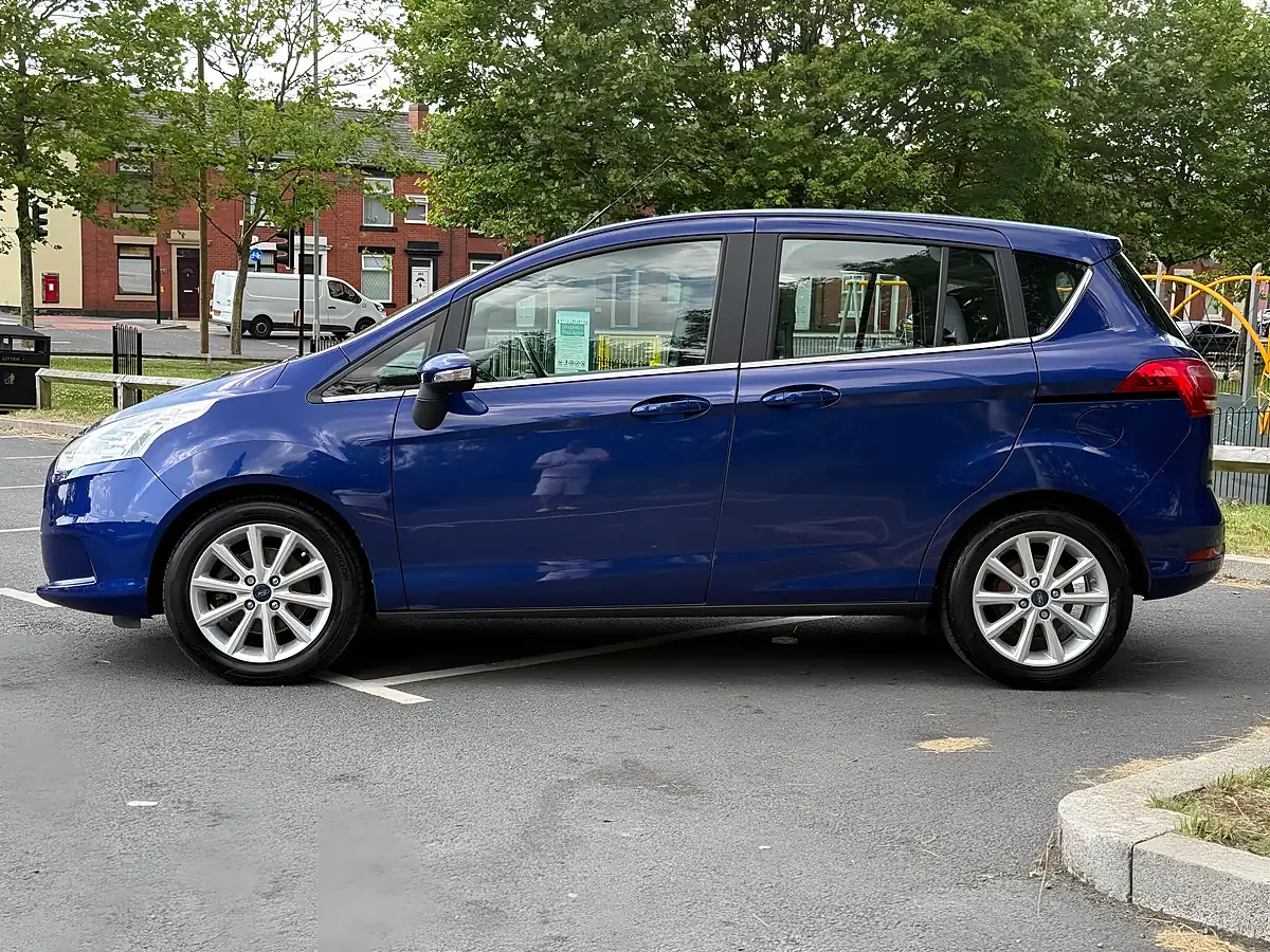 Used 2017 Ford B-Max Titanium Navigator Blue - Interior and Exterior details 7
