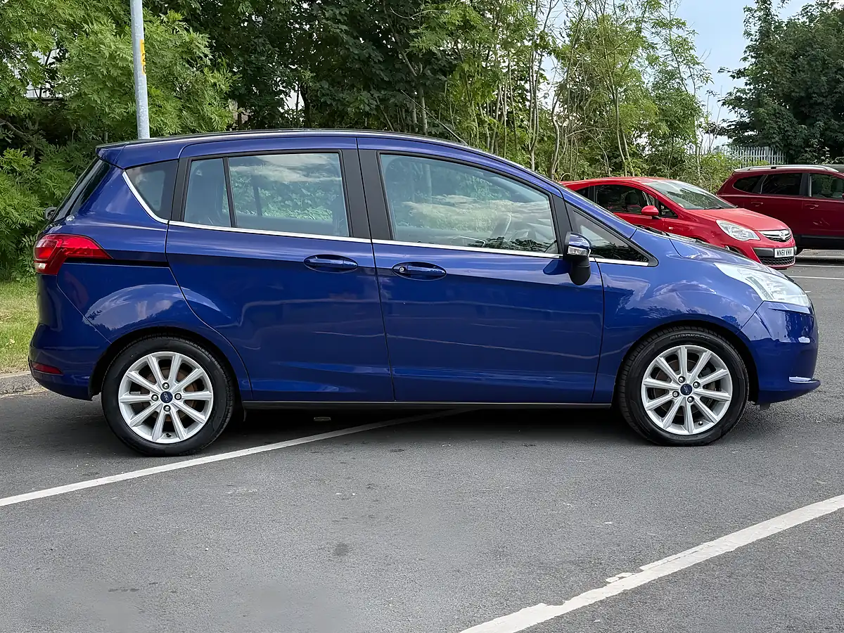 Used 2017 Ford B-Max Titanium Navigator Blue - Interior and Exterior details 8