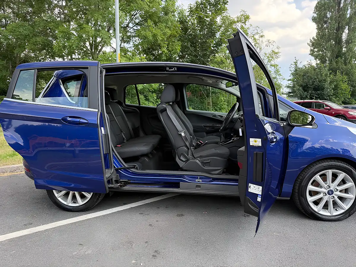 Used 2017 Ford B-Max Titanium Navigator Blue - Interior and Exterior details 9