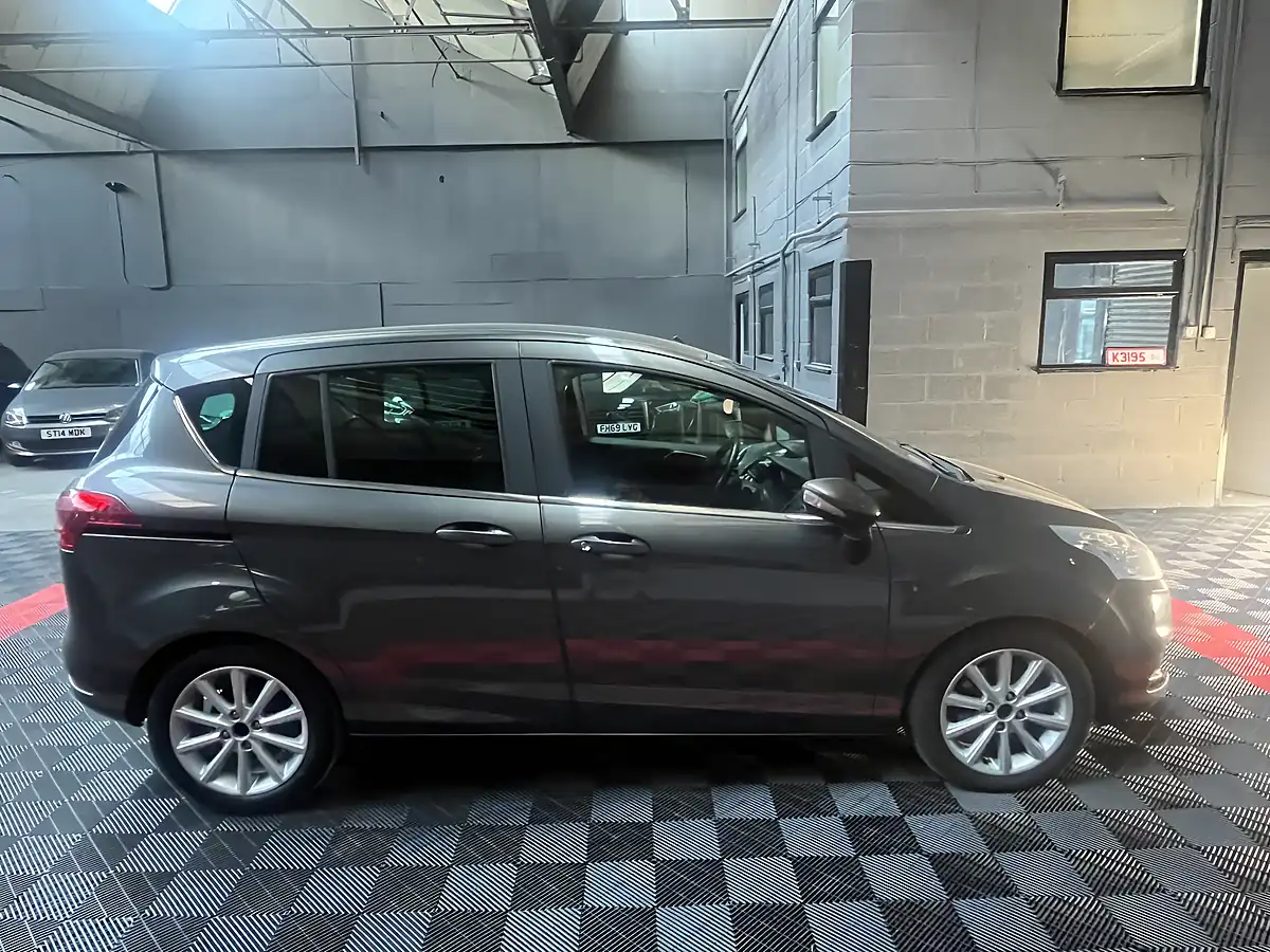 Used 2017 Ford B-Max Titanium Navigator Grey - Interior and Exterior details 5